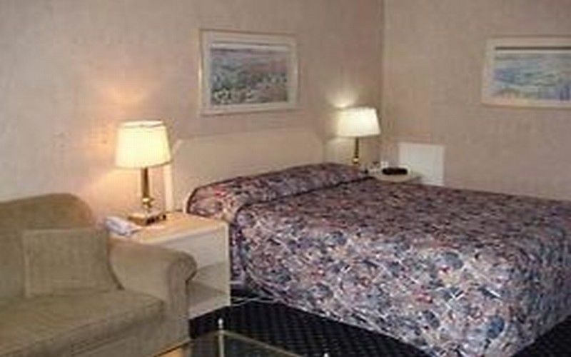 Knights Inn North Bay Δωμάτιο φωτογραφία